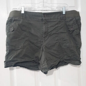 Sonoma Life + Style Army Green Short Mid Rise Cargo Shorts in Size 16W